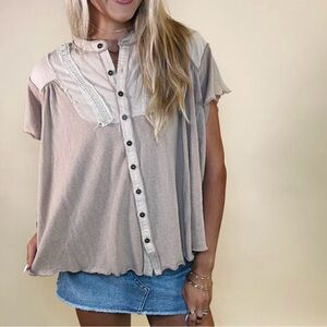 Eesome ladder lace trim flutter sleeve top in size small